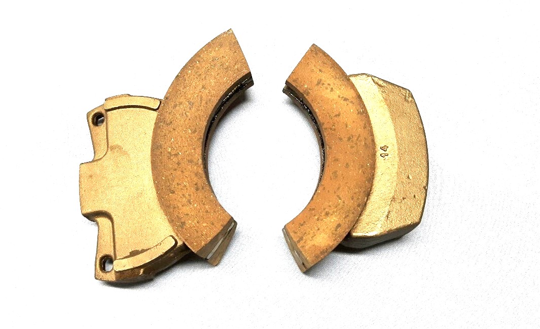 Bremsbacke MF 25, 30 - Keilbremse im Austausch